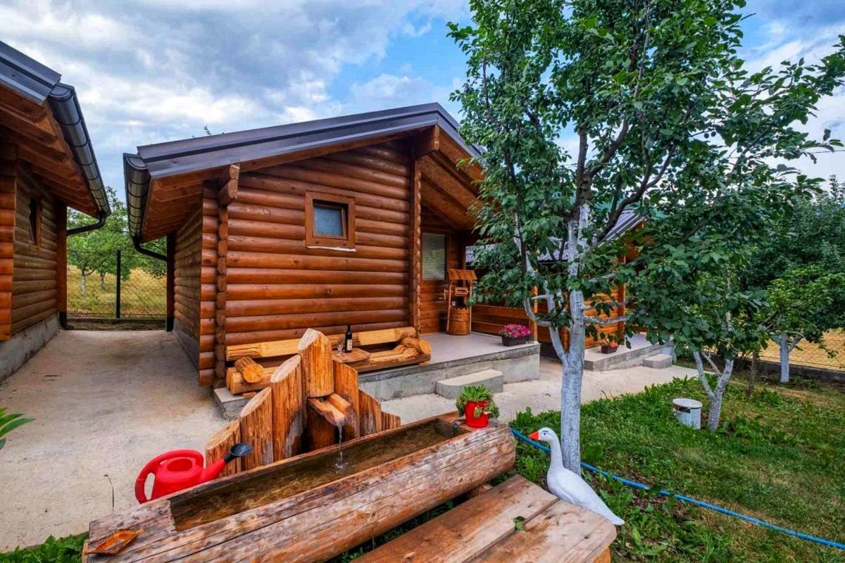 Holiday Bungalows With Pool 플라브 외부 사진