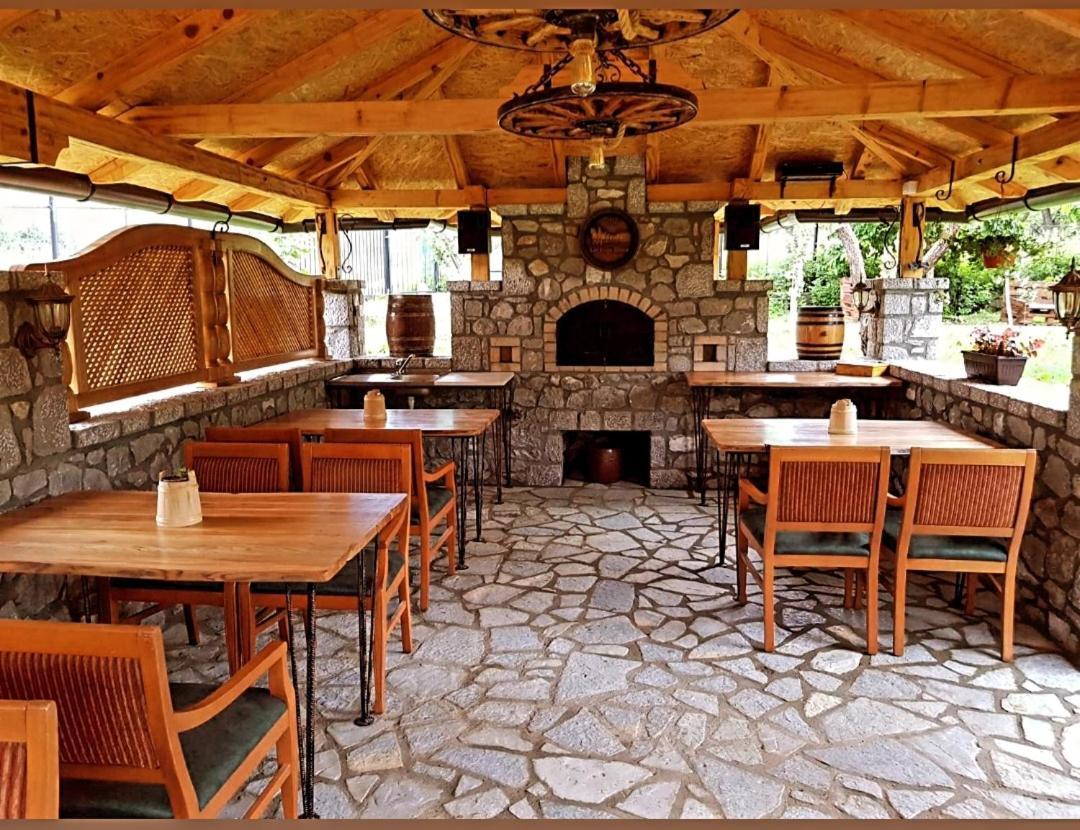 Holiday Bungalows With Pool 플라브 외부 사진